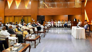 ফেব্রুয়ারিতে নির্বাচনের ঘোষণায় রাজনৈতিক দলগুলোর স্বাগত, বিভক্ত মতানৈক্যও স্পষ্ট