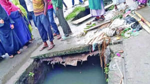 ঢাকনাহীন ড্রেনে মরণফাঁদ গাজীপুরে