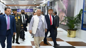 তিন দিনের মালয়েশিয়া সফর শেষে দেশে ফিরলেন প্রধান উপদেষ্টা মুহাম্মদ ইউনূস