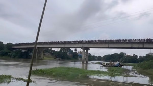 শ্রীপুরে ত্রিমোহনী ব্রিজ থেকে ঝাঁপ, কলেজছাত্রী লামিয়া নিখোঁজ