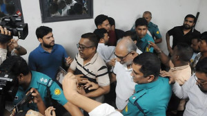 ডিআরইউ থেকে লতিফ সিদ্দিকী-কার্জনসহ ১১ জনকে ডিবি কার্যালয়ে নেওয়া হয়েছে