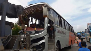 ঢাকা-ভাঙ্গা এক্সপ্রেসওয়ের শিবচরে চার বাসের সংঘর্ষে অন্তত ২০ আহত