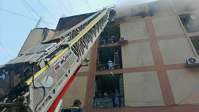 গুলিস্তানের সুন্দরবন স্কয়ার মার্কেটে আগুন, নিয়ন্ত্রণে কাজ করছে ১১ ইউনিট