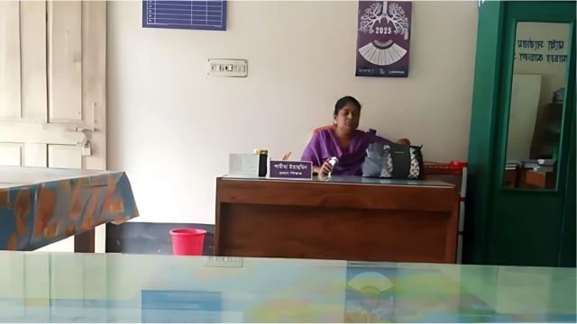 ছবি সরানো ঘিরে উত্তেজনা, পিরোজপুরের এক বিদ্যালয়ে বঙ্গবন্ধুর ছবি অপসারণ