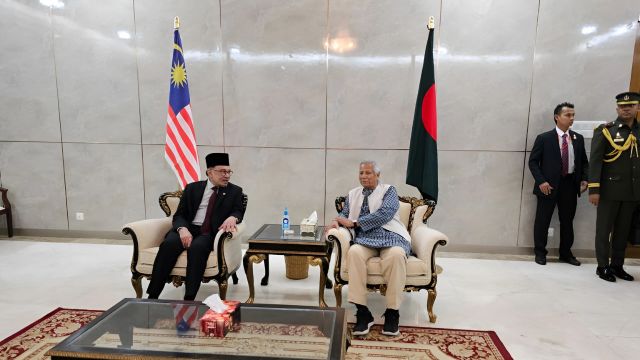 মালয়েশিয়া সফরে প্রধান উপদেষ্টা ইউনূস, আলোচনায় প্রাধান্য পাবে শ্রমবাজার