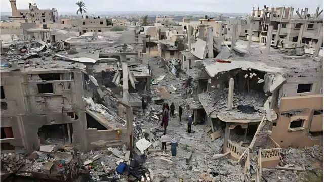 গাজায় ইসরায়েলি হামলায় একদিনে নিহত অন্তত ১০০, অনাহারে মৃত্যু বেড়ে ২৩৫