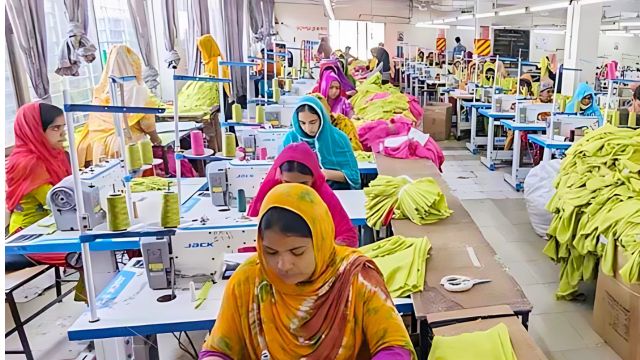 তৈরি পোশাক খাতে খেলাপি ঋণ দ্বিগুণ, অর্থনীতিতে অশনি সংকেত