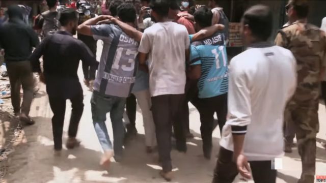 চট্টগ্রাম বিশ্ববিদ্যালয়ে শিক্ষার্থী-স্থানীয়দের সংঘর্ষ, আহত সহ-উপাচার্যসহ অর্ধশতাধিক