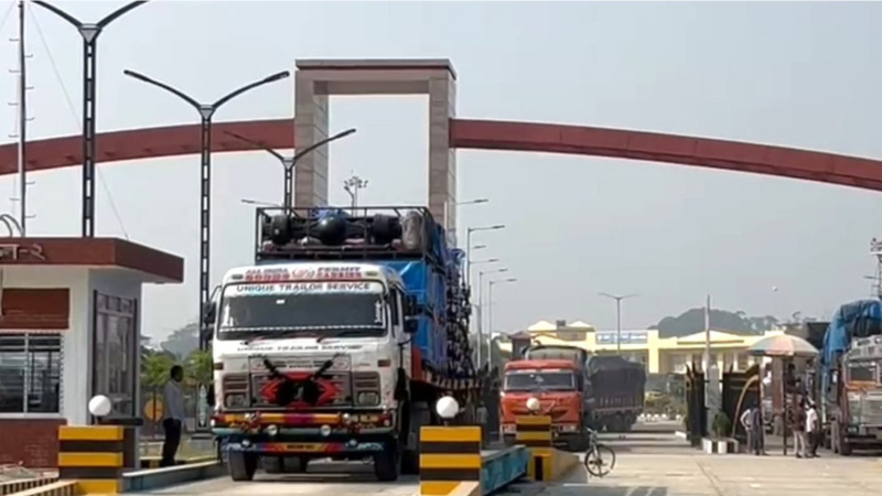 দেশে আসছে চালের পর চাল, বেনাপোল দিয়ে ঢুকলো আরও ৪২০ টন