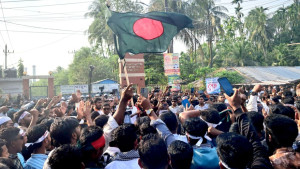 দাবি আদায়ে ভোলার বিদ্যুৎকেন্দ্র বন্ধের ‘চাপ’, ইউএনও-ওসি অবরুদ্ধ