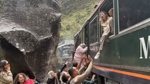 দুই ট্রেনের মুখোমুখি সংঘর্ষ, ট্রেনচালক নিহত