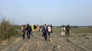 চর দখলের চেষ্টাকালে হাতেনাতে ধরা, আটক ৩