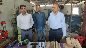 ওয়ার্কশপের আড়ালে আগ্নেয়াস্ত্র তৈরি
