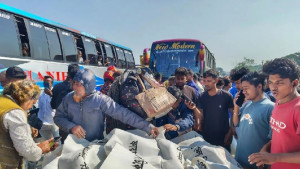 বাসচাপায় একই পরিবারের ৩ জনসহ নিহত ৪