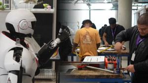 এআই যুগে চাকরির ঝুঁকি, মোকাবিলায় একদল যুবকের ‘অভিনব’ প্রস্তুতি এআই যুগে চাকরির ঝুঁকি, মোকাবিলায় একদল যুবকের ‘অভিনব’ প্রস্তুতি