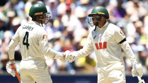 খাজার ঝলক আর ক্যারির তাণ্ডবে প্রথম দিনটা অস্ট্রেলিয়ার