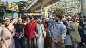 ওসমান হাদির মৃত্যুর প্রতিবাদে শাহবাগে জড়ো হচ্ছেন ছাত্র-জনতা