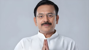 মেসির আগমনে বিশৃঙ্খলায় পদত্যাগ করলেন পশ্চিমবঙ্গের ক্রীড়ামন্ত্রী