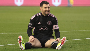 বিক্রি হচ্ছে মেসির শিরোপা জেতা মাঠের ঘাস, দাম কত?