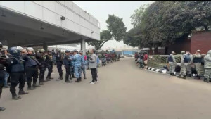 বিমানবন্দরে বিএনপির স্থায়ী কমিটির সদস্যরা