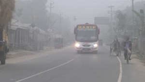 সূর্যের দেখা নেই, পৌষের তীব্র শীতে কাঁপছে কুড়িগ্রাম