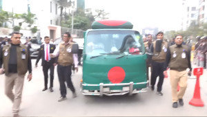 হাসপাতাল থেকে ফিরোজায় নেওয়া হচ্ছে খালেদা জিয়ার মরদেহ