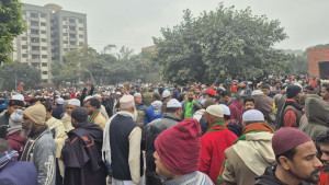 মানিক মিয়া অ্যাভিনিউয়ে মানুষের ঢল