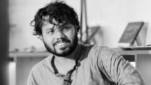 ময়নাতদন্তের জন্য হাদির মরদেহ নেওয়া হচ্ছে সোহরাওয়ার্দী হাসপাতালের মর্গে