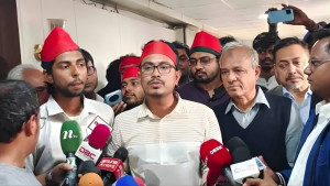 স্বরাষ্ট্র উপদেষ্টার পাশে দাঁড়িয়ে তাকে পদত্যাগের আল্টিমেটাম