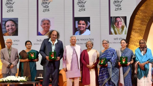 ৪ নারীর হাতে বেগম রোকেয়া পদক তুলে দিলেন প্রধান উপদেষ্টা