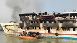সেন্টমার্টিনগামী জাহাজে আগুনে প্রাণ গেল কর্মচারীর