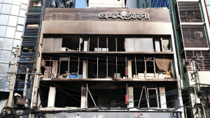 প্রথম আলোতে হামলা: অজ্ঞাতনামা ৫০০ জনকে আসামি করে মামলা