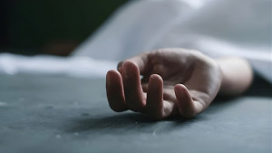 প্রবাসীকে গলা টিপে হত্যা, স্ত্রী ও প্রেমিক গৃহকর্মী আটক