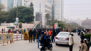 এভারকেয়ার হাসপাতালের সামনে নিরাপত্তা জোরদার