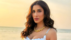 সিনেমায় না থাকলেও কোটি কোটি আয় এই নায়িকার!