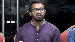 অল্পের জন্য প্রাণে বেঁচে গেলেন রাশেদ খান