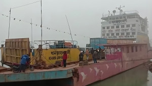 সাড়ে ১৪ ঘণ্টা পর পাটুরিয়া-দৌলতদিয়া নৌরুট চালু