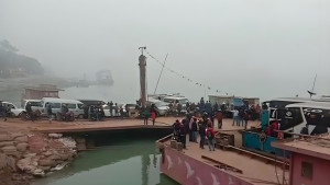 পাটুরিয়া-দৌলতদিয়া ও আরিচা-কাজিরহাট নৌরুটে ফেরি চলাচল শুরু