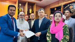 মনোনয়নপত্র জমা দিলেন সালাহউদ্দিন আহমদ