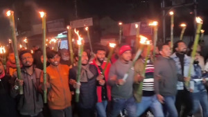 ছাত্রদলের কমিটি বিলুপ্তির দাবিতে মশাল মিছিল, ককটেল বিস্ফোরণ