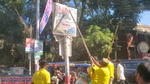 কুমিল্লায় শুরু হয়েছে অবৈধ নির্বাচনী পোস্টার-ব্যানার অপসারণ