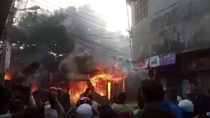 বরিশালে পুড়ে ছাই চারটি দোকান