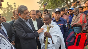 সেই দিপু চন্দ্র দাসের বাড়িতে শিক্ষা উপদেষ্টা