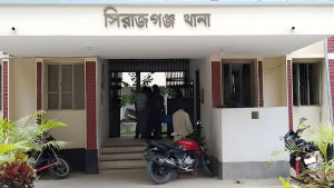 কলাবাগানে নারীর মরদেহ, উপড়ে ফেলা হয় চোখ