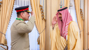 পাক সেনাপ্রধানকে বড় উপহার দিল সৌদি আরব