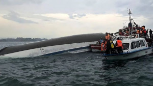 ভিয়েতনামে পর্যটকবাহী নৌকা ডুবে ৩৪ জন নিহত