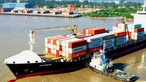 আন্দোলনের ধাক্কায় এক বন্দরে রাজস্ব ক্ষতি হাজার কোটি টাকা
