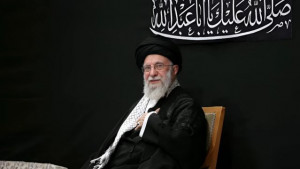 ইসরায়েল যুদ্ধ-পরবর্তী উত্তেজনার মধ্যে জনসমক্ষে ইরানের সর্বোচ্চ নেতা