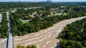 টেক্সাসের বন্যায় ২৪ জনের মৃত্যু, নিখোঁজ ২৫ শিশু