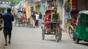 মাস্কের টেসলা যখন টালমাটাল, তখন ৪০ লাখ 'বাংলা টেসলা' ছুটছে শহর ছাড়িয়ে গ্রামে-গঞ্জে!
